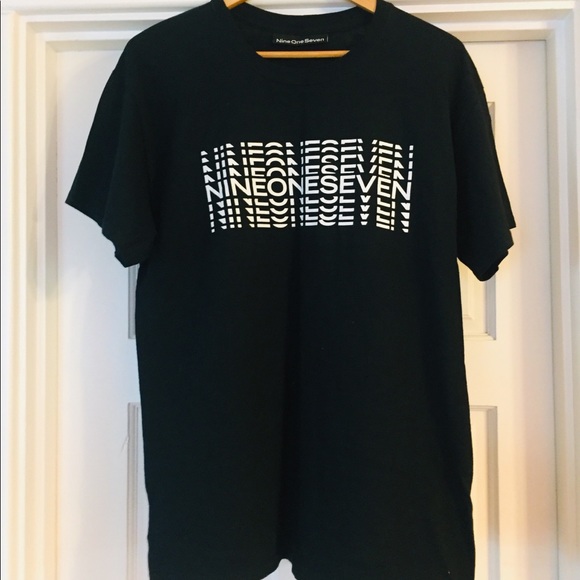 ▪️917▪️ Typography Logo Tshirt - Picture 2 of 5